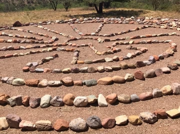 Rocks in a maze