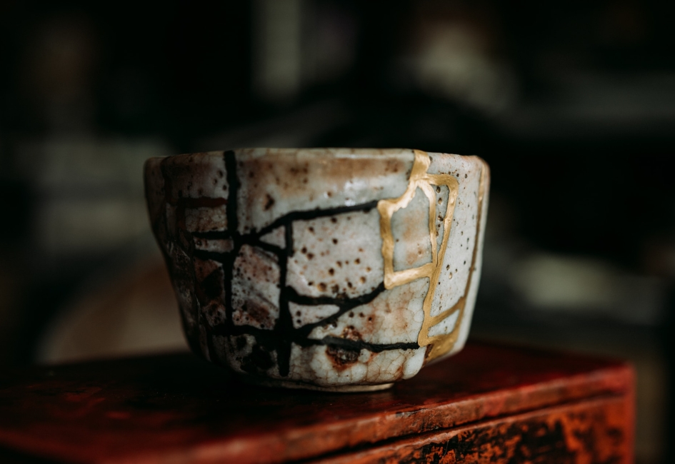 A kintsugi vessel