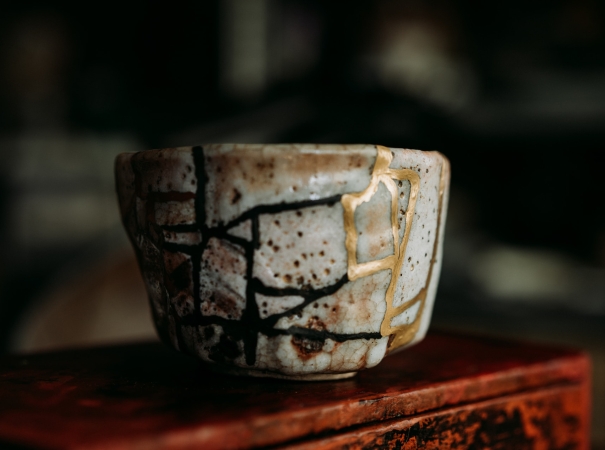 A kintsugi vessel