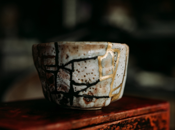 A kintsugi vessel
